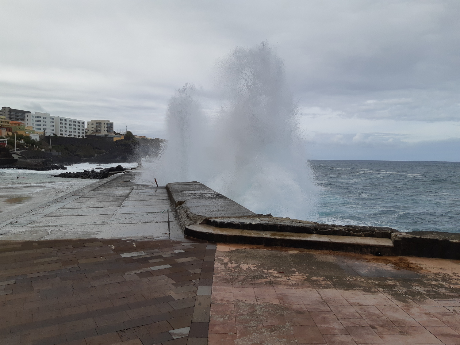 An ocean wave breaker in Bajamar
